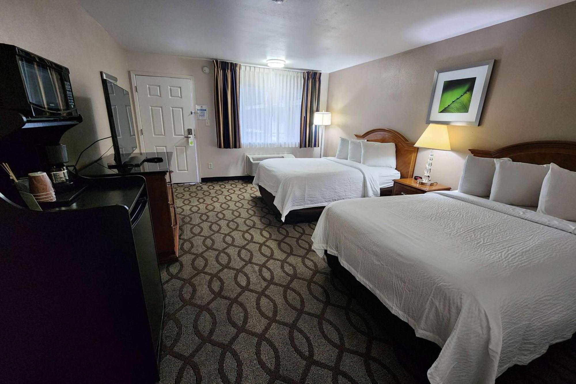 Ramada Bayside Inn & Suites Eureka Exterior photo