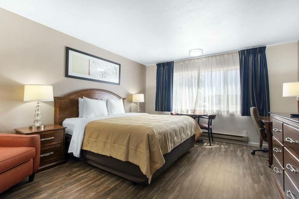 Ramada Bayside Inn & Suites Eureka Exterior photo